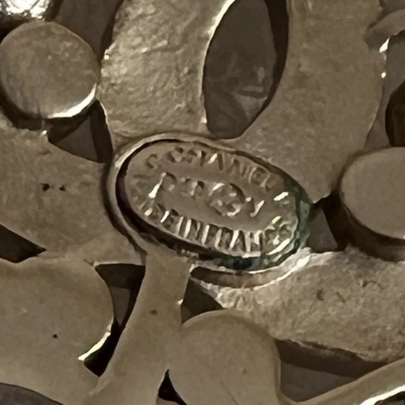 Extremely Rare Chanel Maple Leaf Brooch Pin - Made in France preowned - Picture 10 of 13